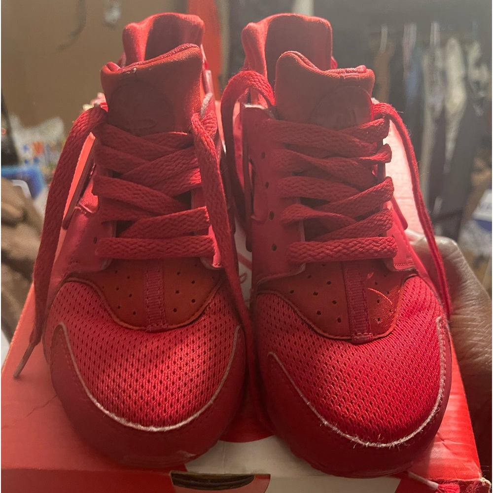 Red Nike Huarache size 4.5
